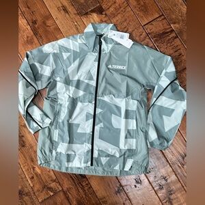 Adidas Women's Green Wind Jacket. Medium, new
